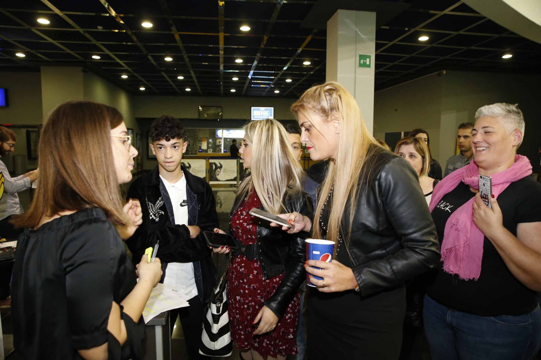 Alessandro Siani Regali Di Natale Youtube.Tanto Divertimento Al Cinema Con Alessandro Siani E Reggionline Foto Reggionline Quotidianionline Telereggio Trc Trm