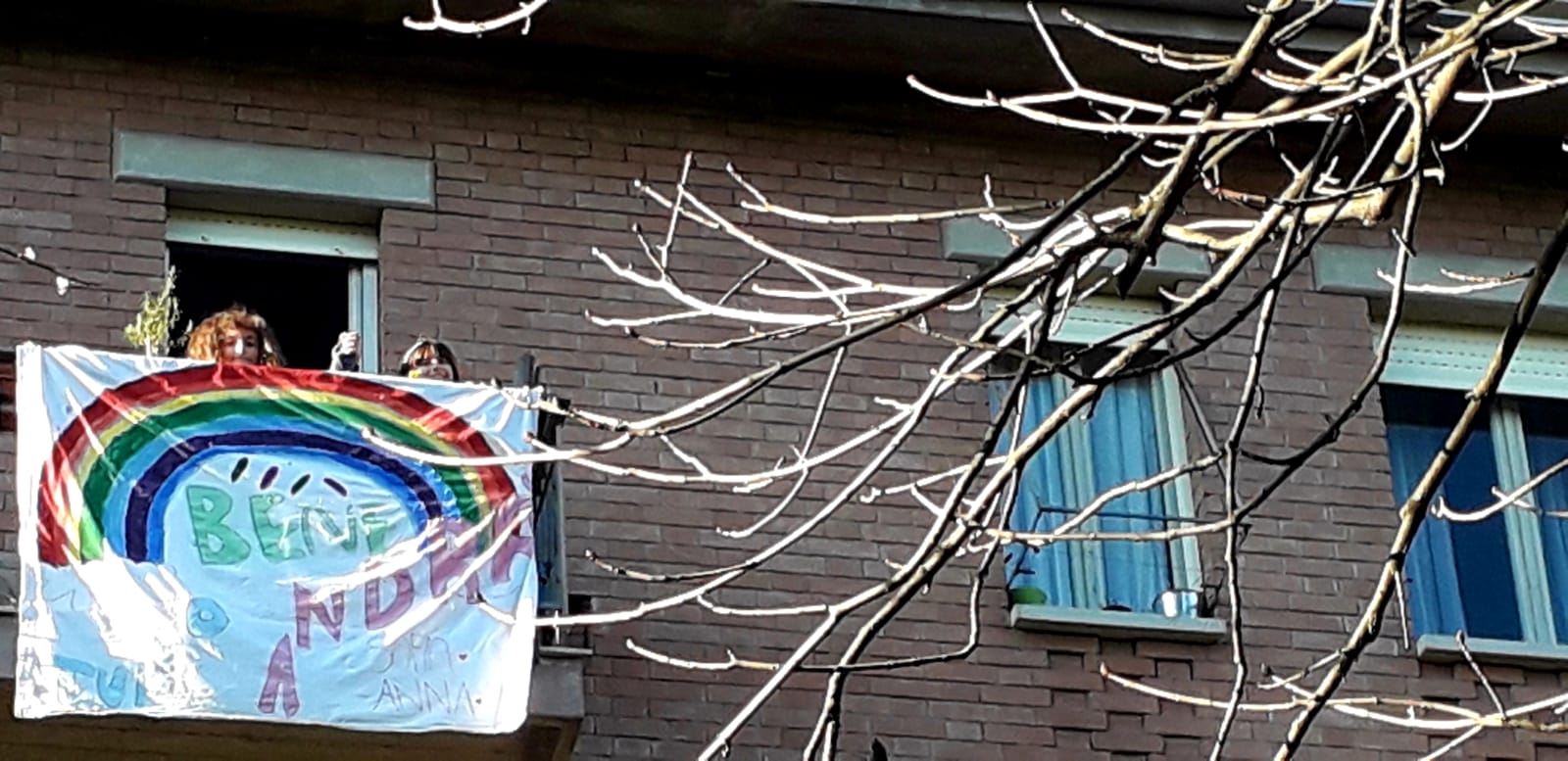 Due sorelline fiere del proprio disegno WhatsApp Image 2020-03-11 at 17.04.23