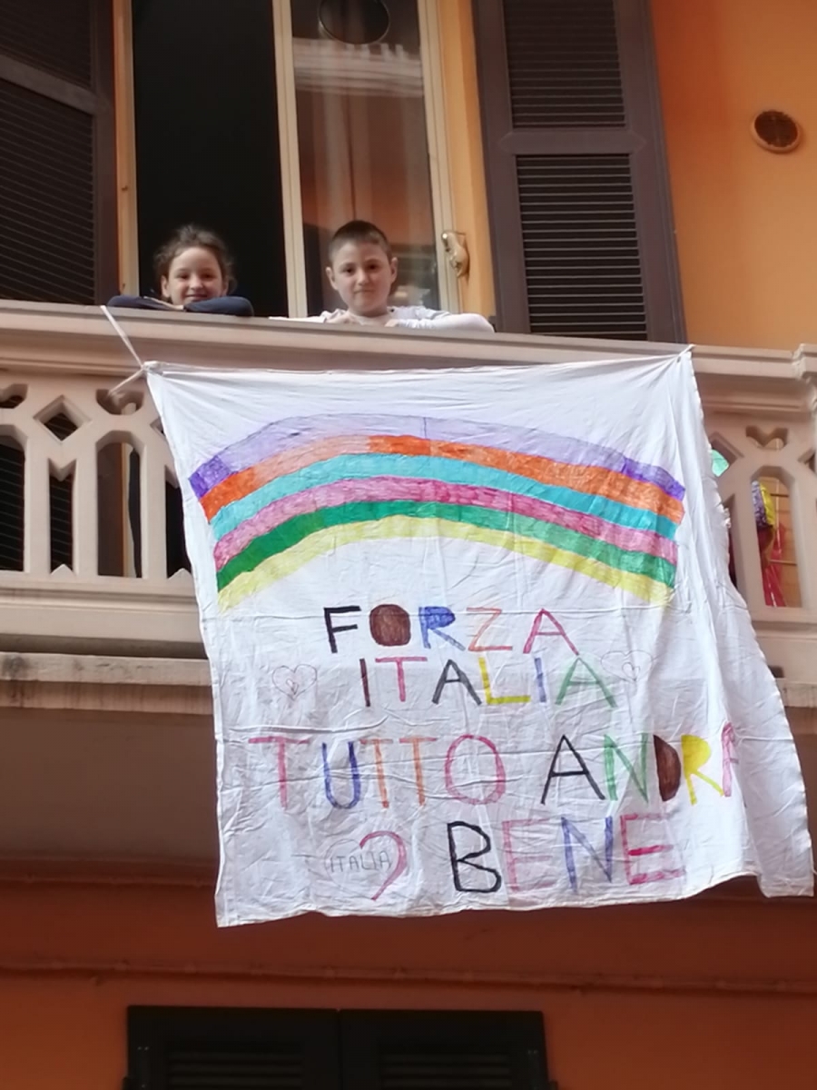 Due bimbi e il loro disegno WhatsApp Image 2020-03-11 at 18.22.44