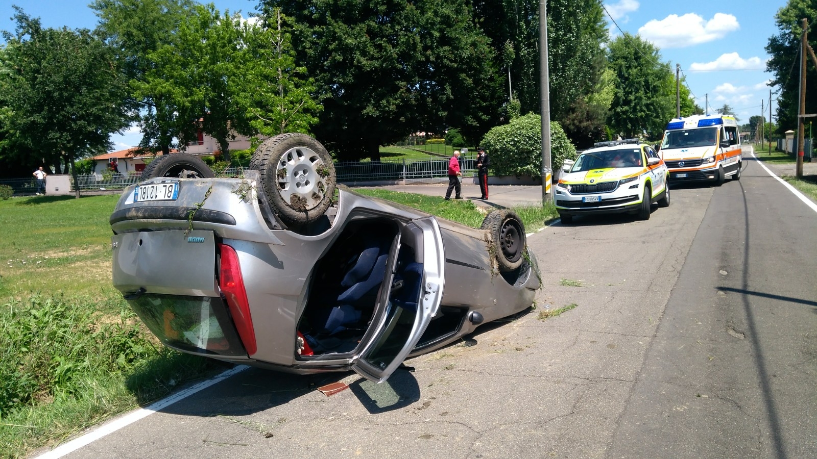 auto ribaltata incidente meletole (1)