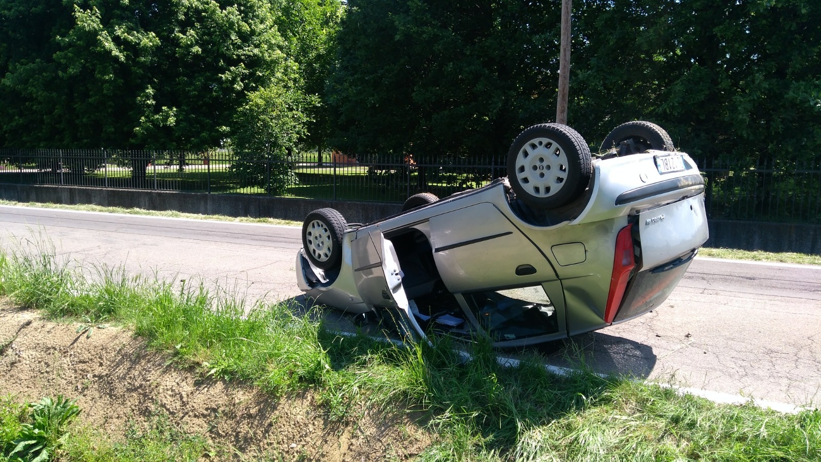 auto ribaltata incidente meletole (5)