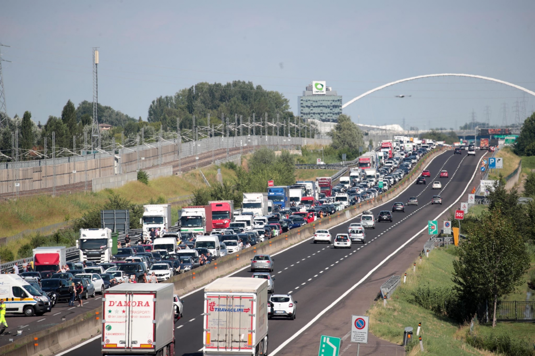 auto ribaltata incidente autostrad A1 reggio roncocesi 4 7 (5)