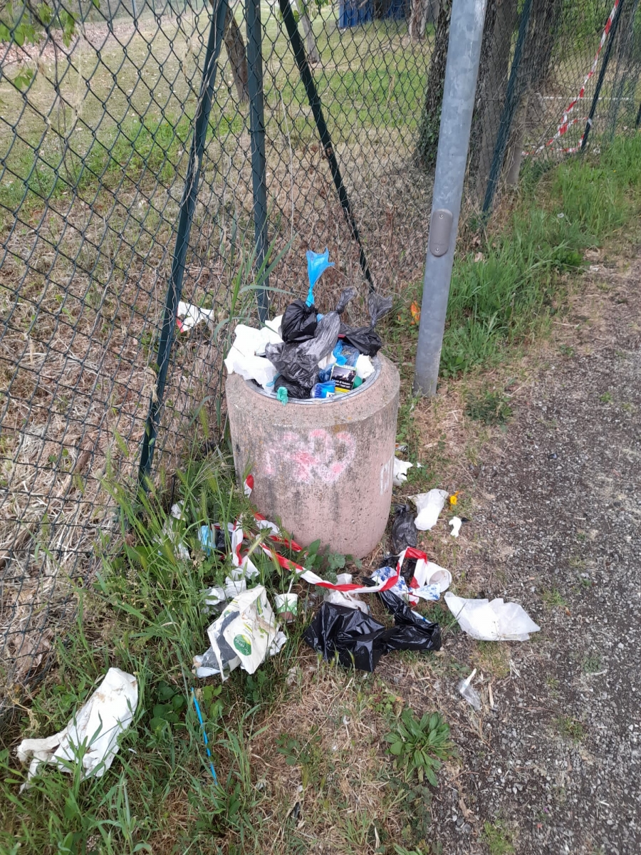 parco rivalta cestini pieni reggio emilia (2)