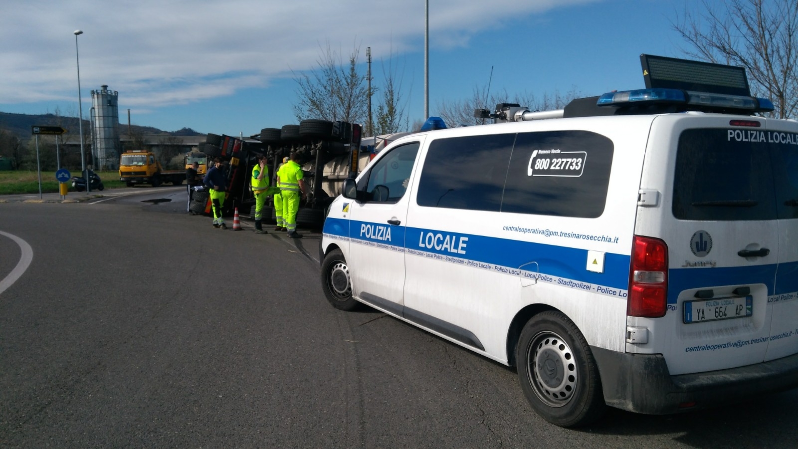 cisterna ribaltata chiozza scandiano incidente stradale camion (1)