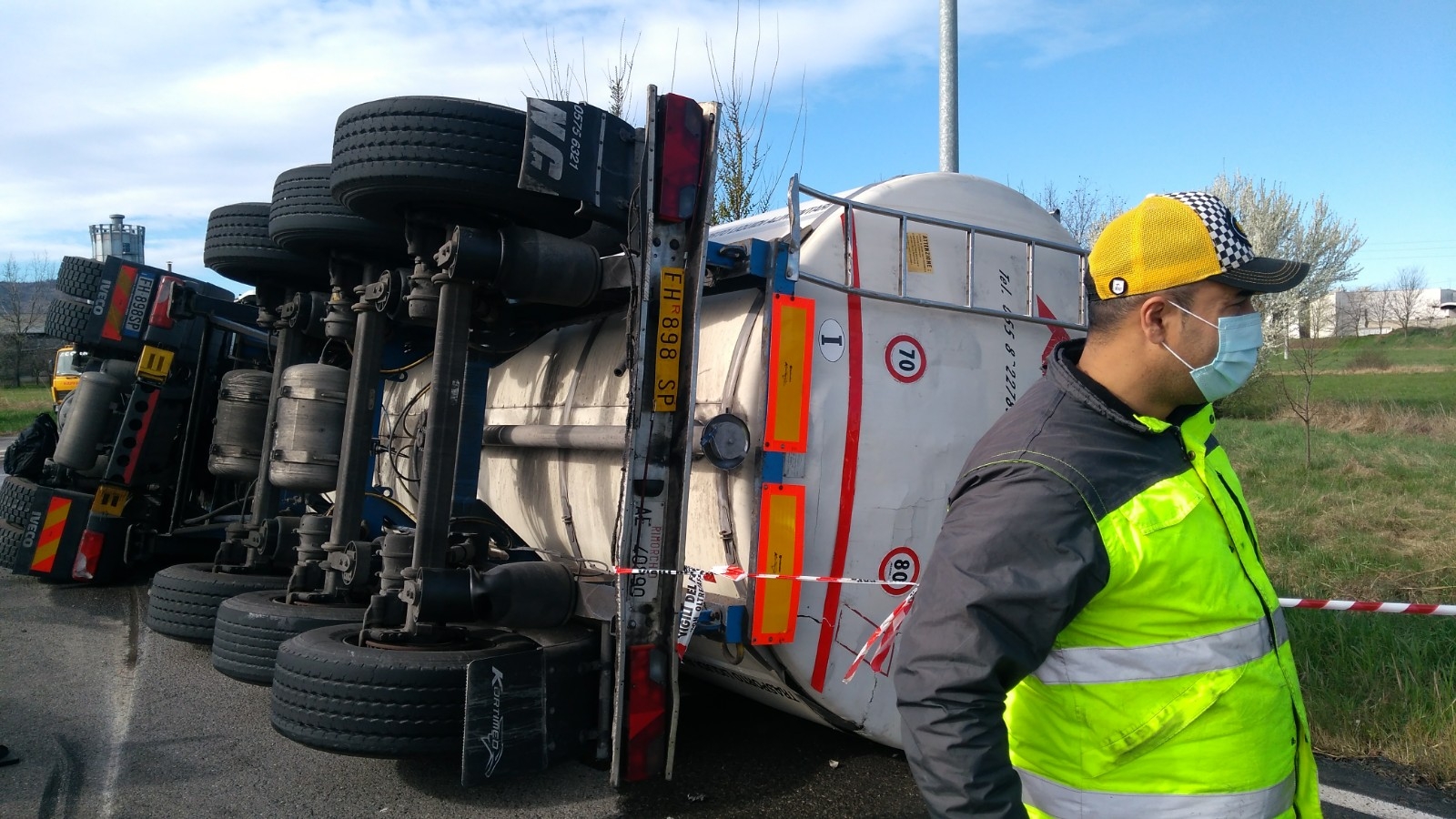 cisterna ribaltata chiozza scandiano incidente stradale camion (6)