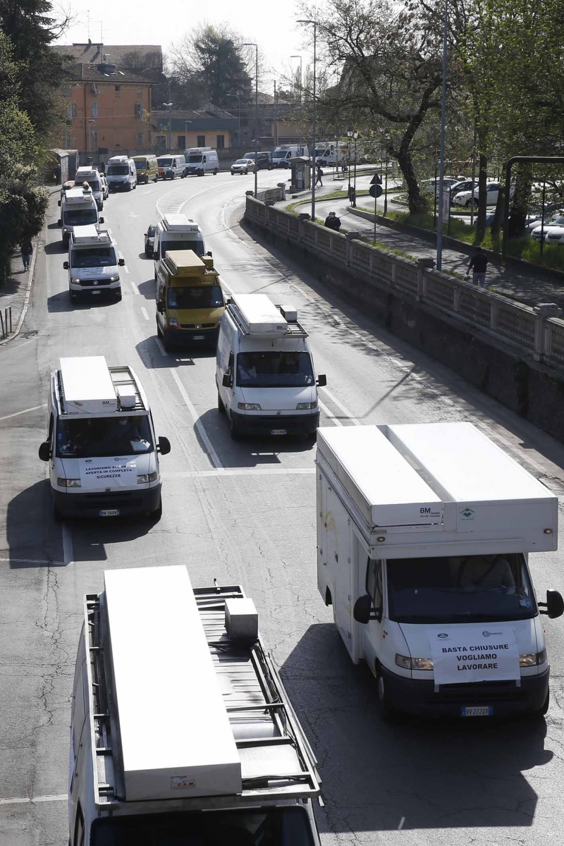 protesta ambulanti confesercenti covid reggio emilia 1 4 2021 (12)