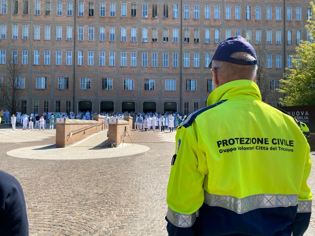 protezione civile flash mob 9 4 2020 ospedale coroanvirus reggio emilia (1)
