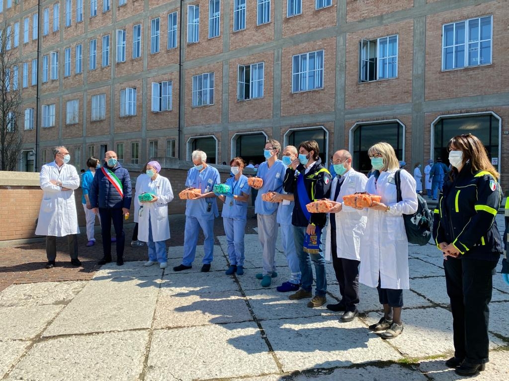 protezione civile flash mob 9 4 2020 ospedale coroanvirus reggio emilia (2)