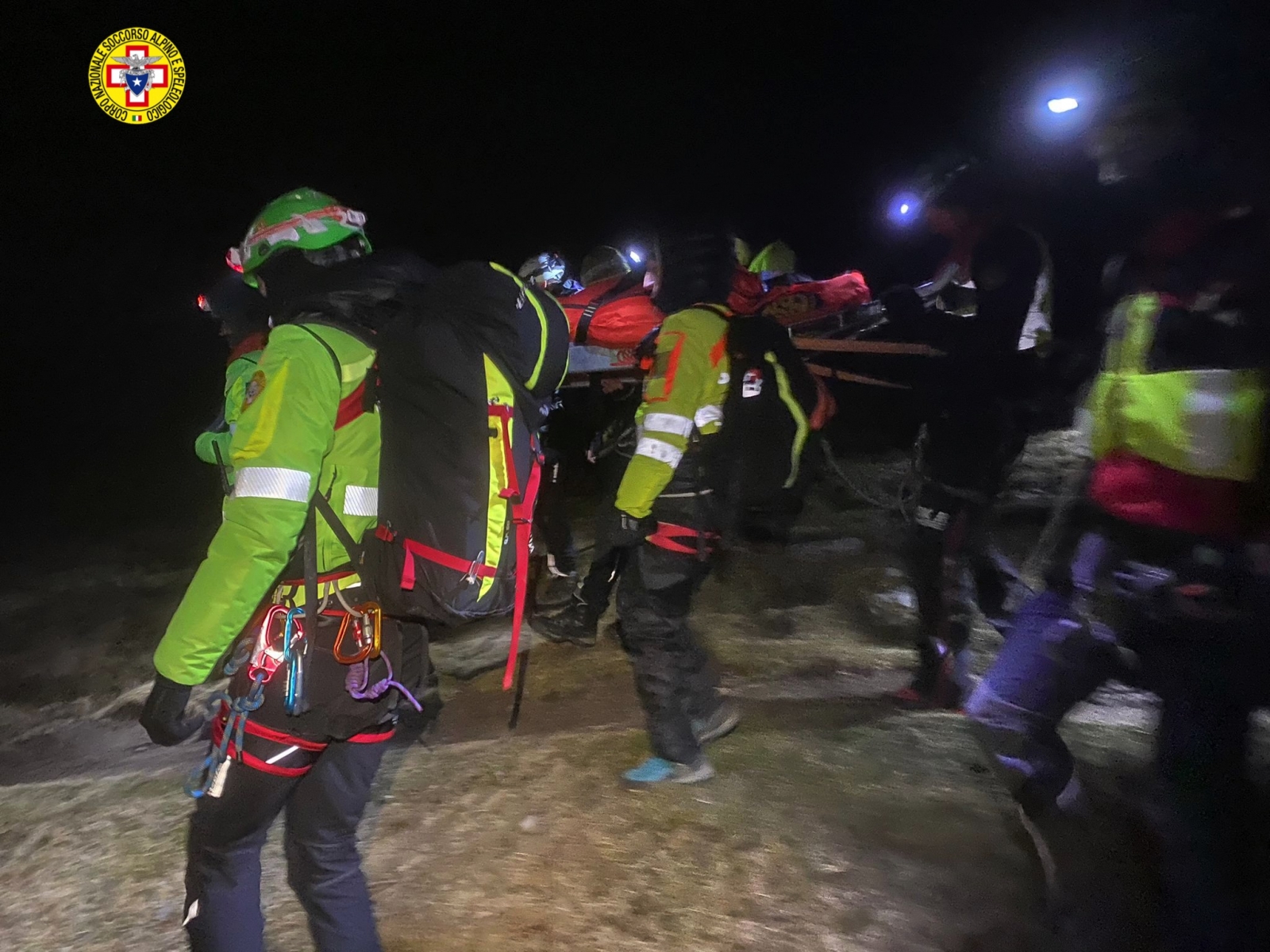 soccorso alpino monte cusna notte recupero salvataggio 31 10 (2)