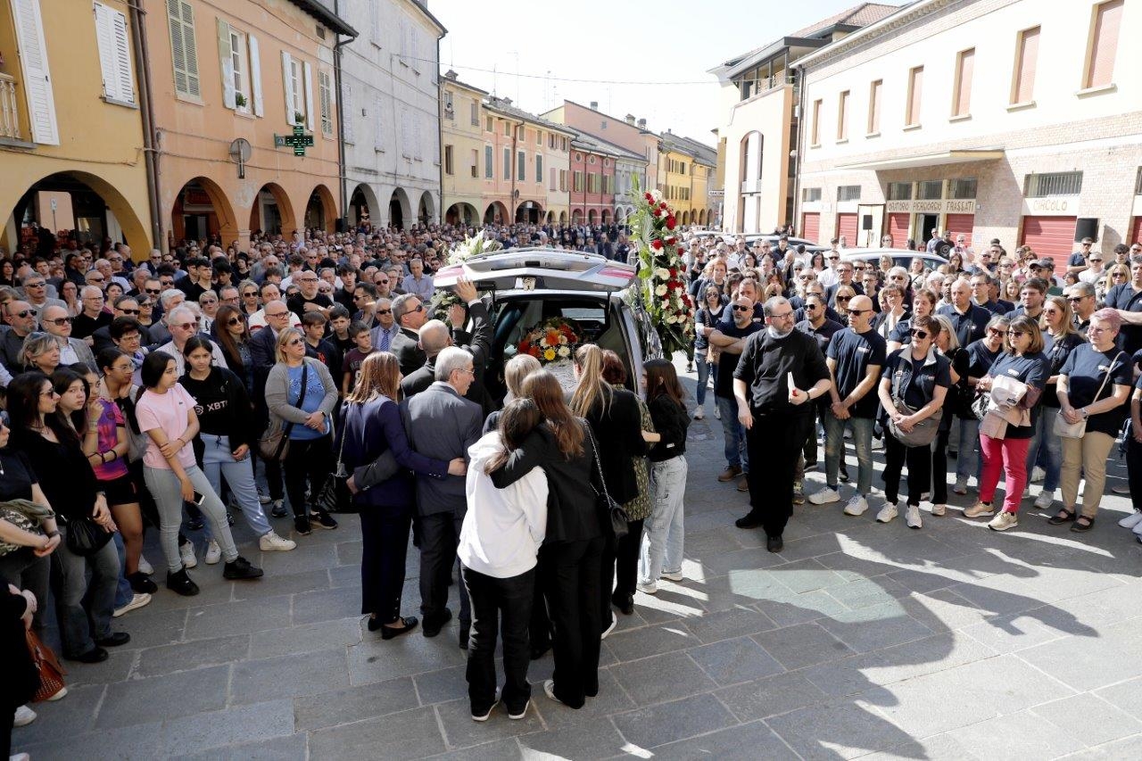 funerale giuseppe speroni castelnovo soto 12 4 2024 (14)