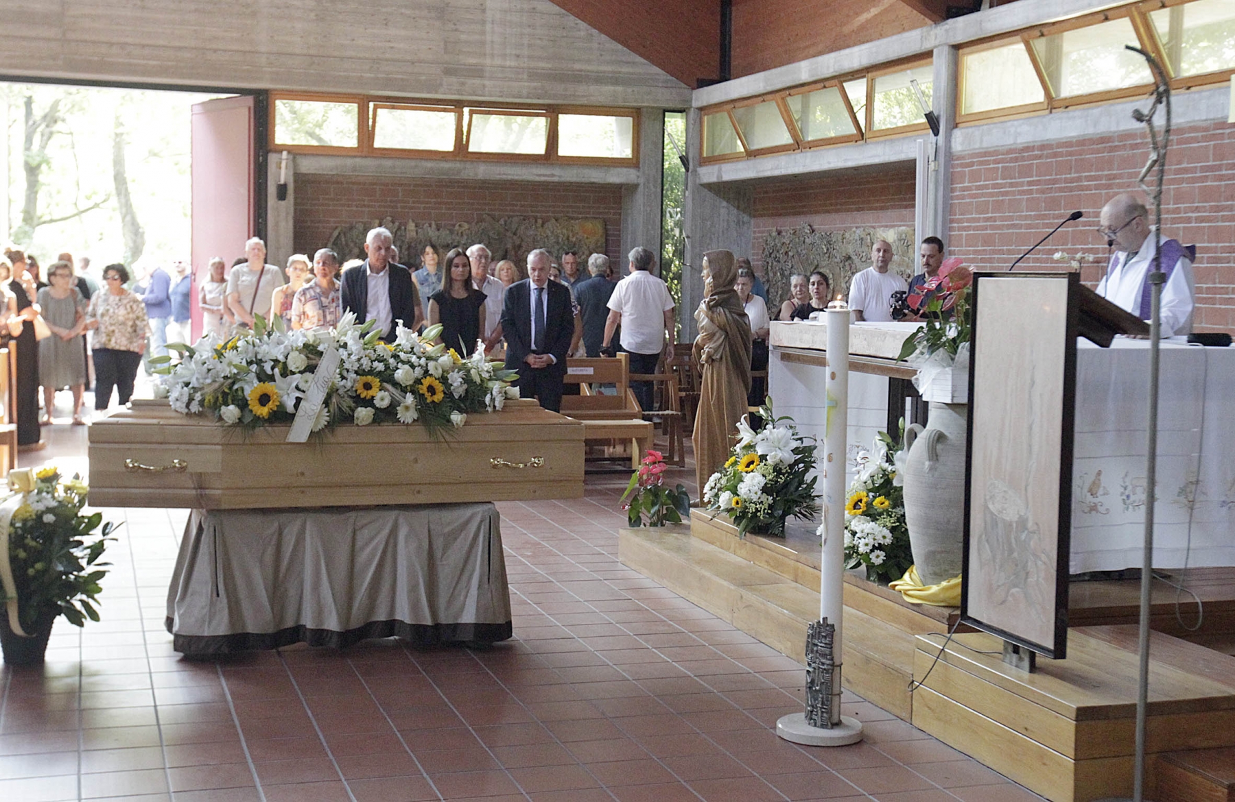 FUNERALE PIZZAIOLO UCCISO STIPA REGGIO EMILIA OMICIDIO (14)