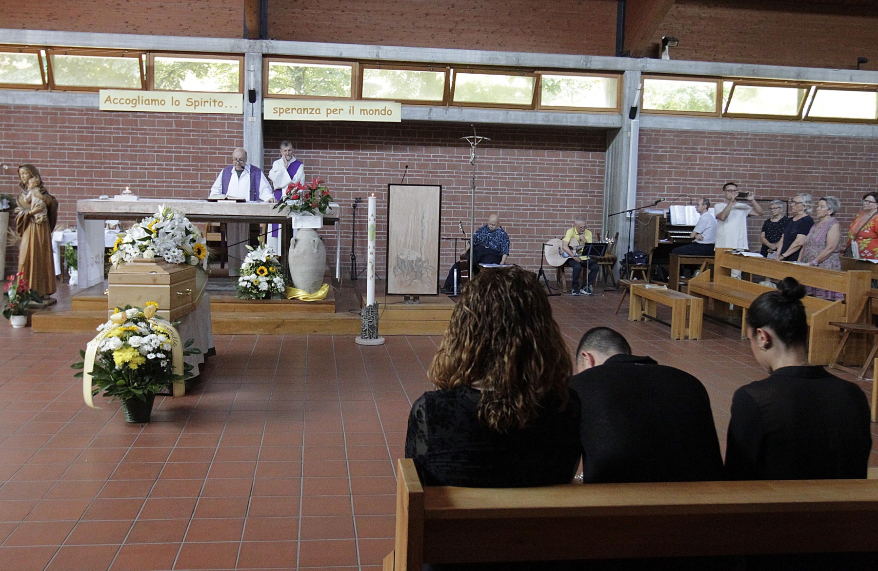 FUNERALE PIZZAIOLO UCCISO STIPA REGGIO EMILIA OMICIDIO (15)