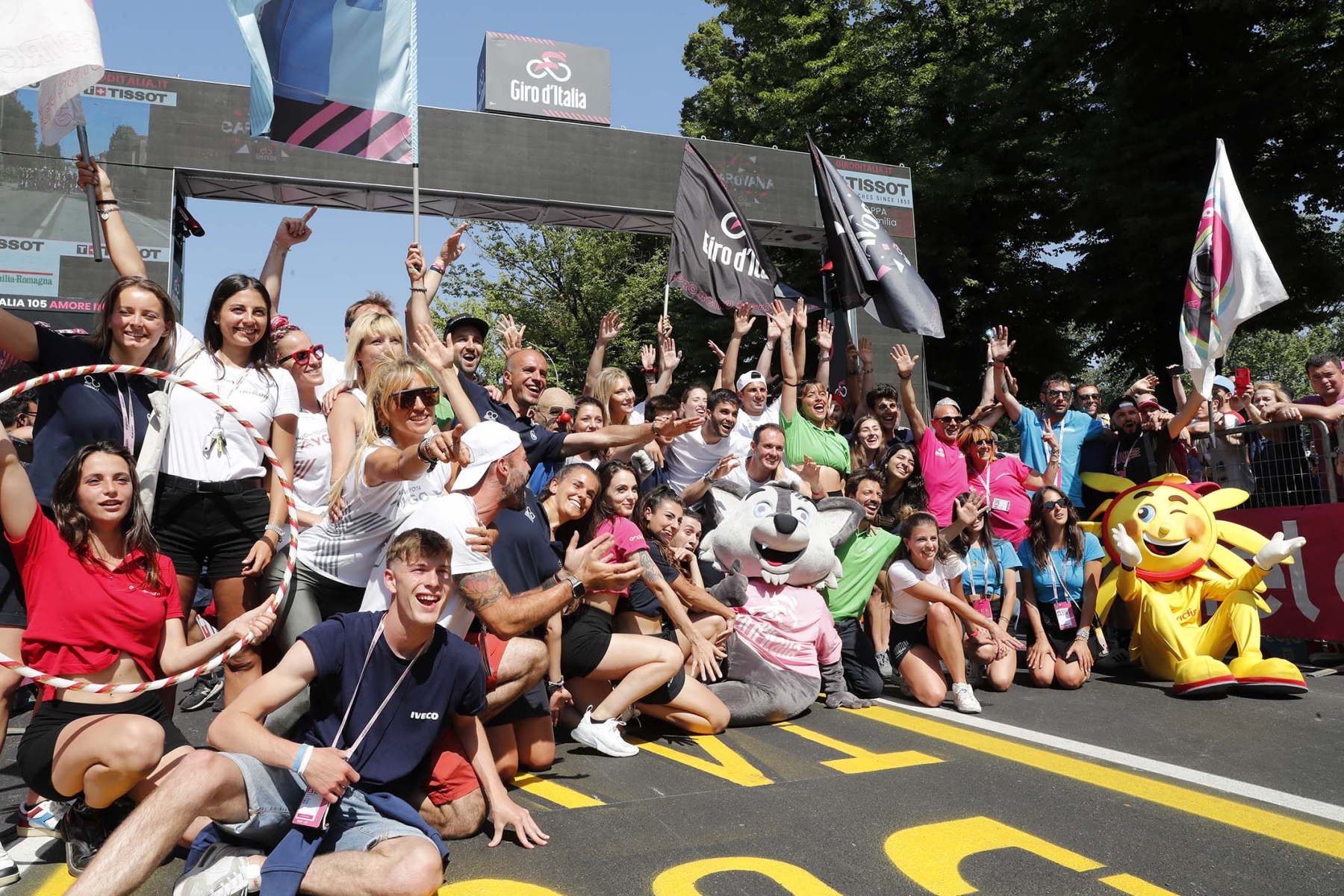 giro d'italia gente festa colore tifosi reggio emilia 18 5 2022 (10)