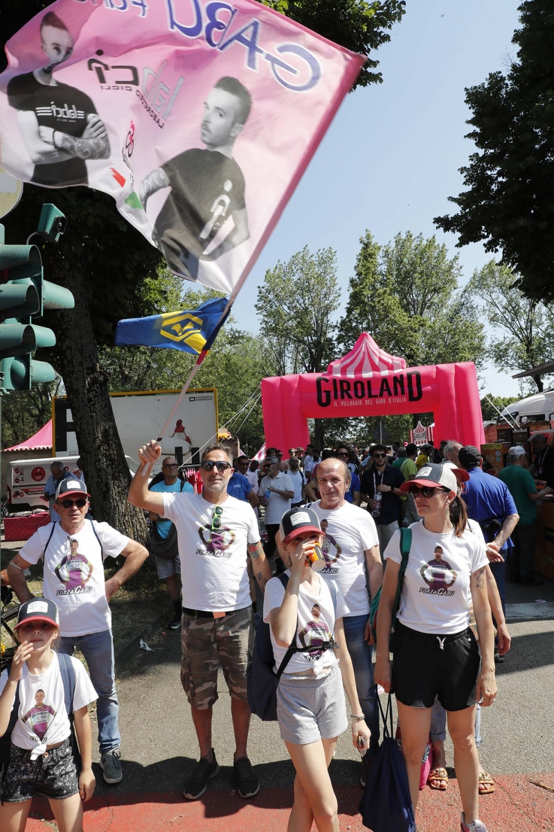 giro d'italia gente festa colore tifosi reggio emilia 18 5 2022 (15)