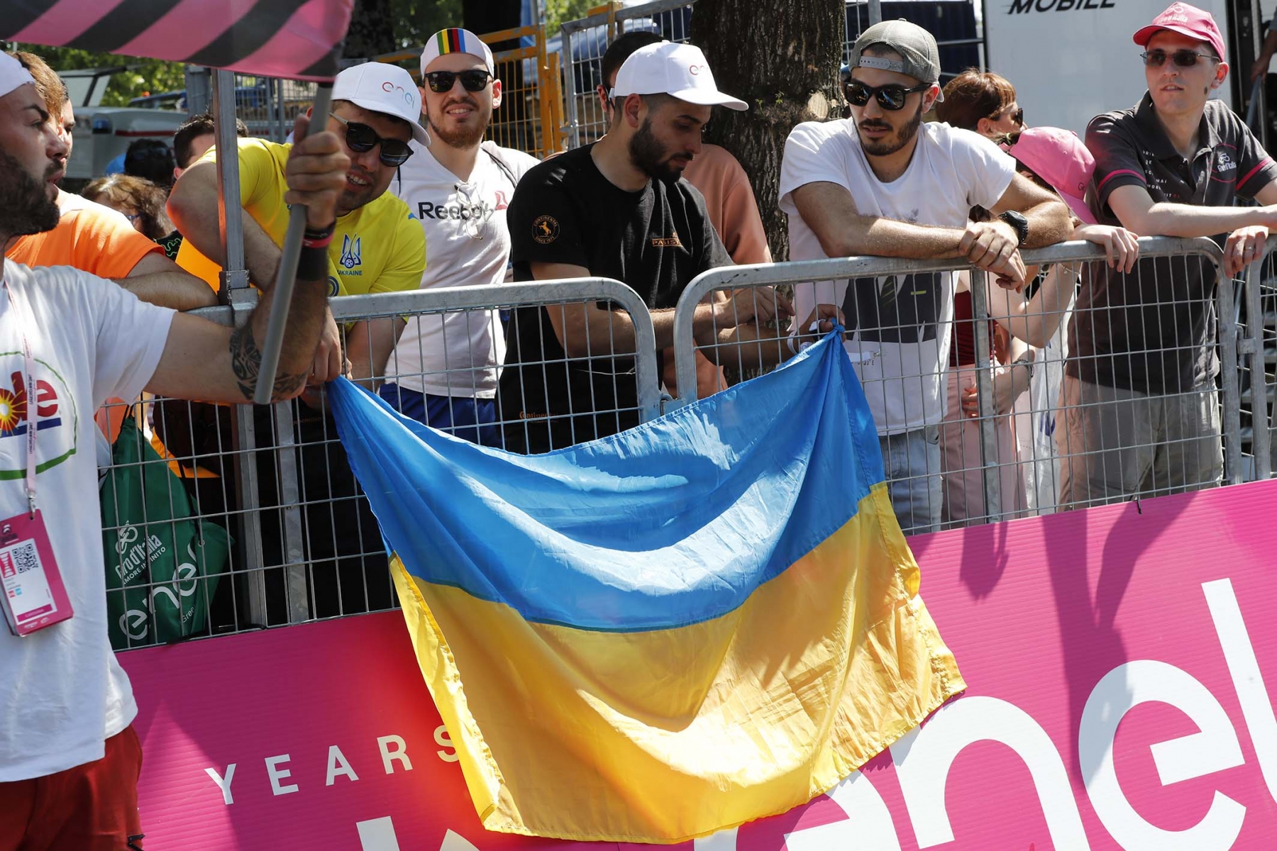giro d'italia gente festa colore tifosi reggio emilia 18 5 2022 (7)