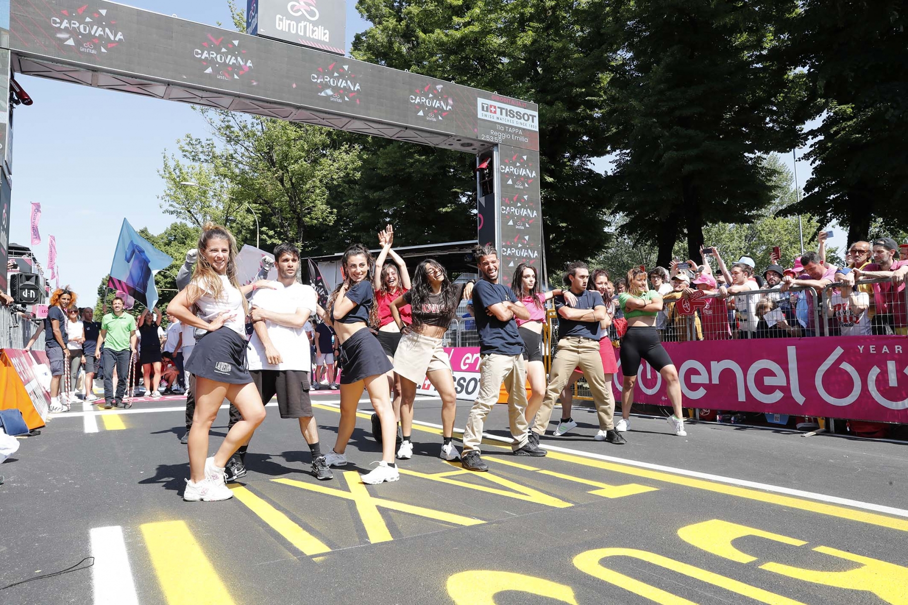 giro d'italia gente festa colore tifosi reggio emilia 18 5 2022 (9)