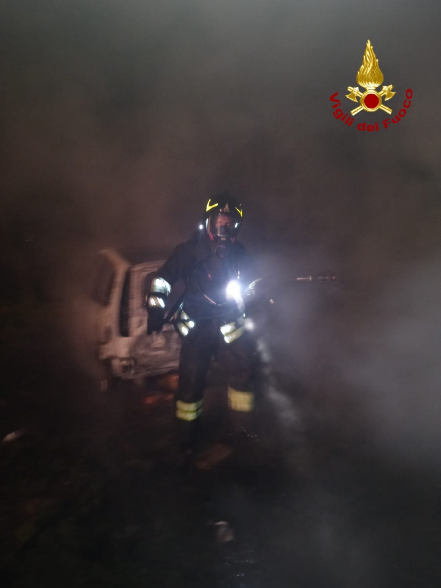 incendio auto doloso rio saliceto vigili del fuoco (1)