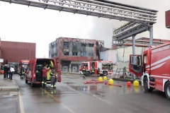 Grosso incendio a Reggio: brucia lo stabilimento Inalca. FOTO & VIDEO ...