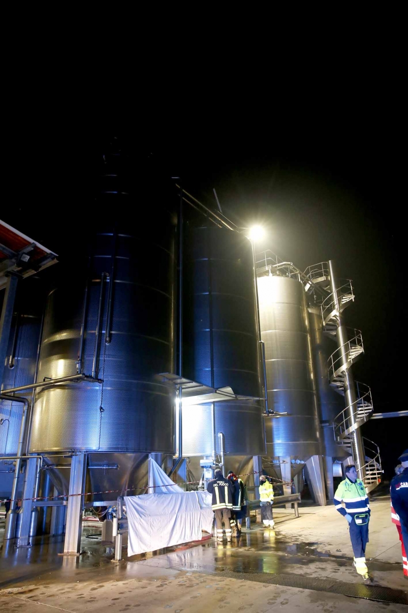 morto massenzatico reggio emilia cisterna cantina sandro santini 16 1 (5)