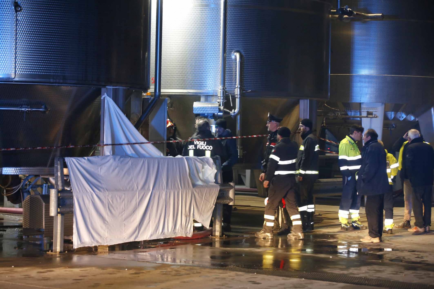 morto massenzatico reggio emilia cisterna cantina sandro santini 16 1 (6)