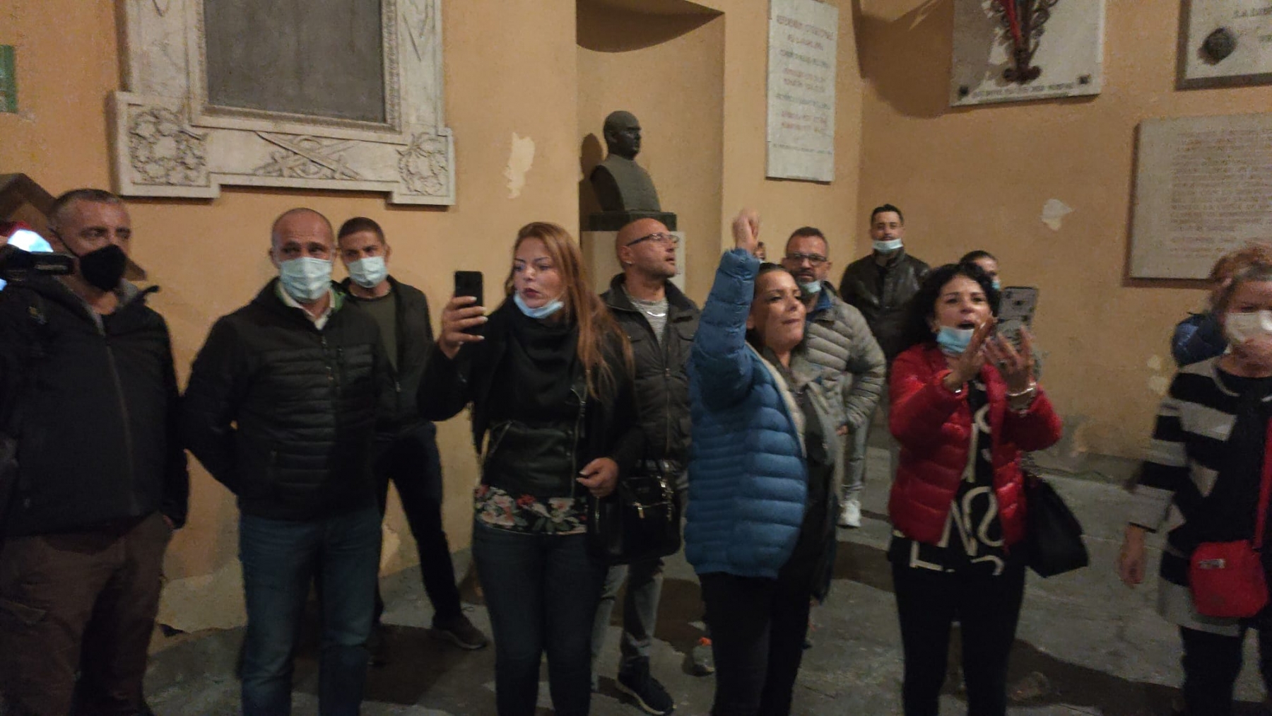 manifestazione dpcm covid reggio emilia tensione (2)