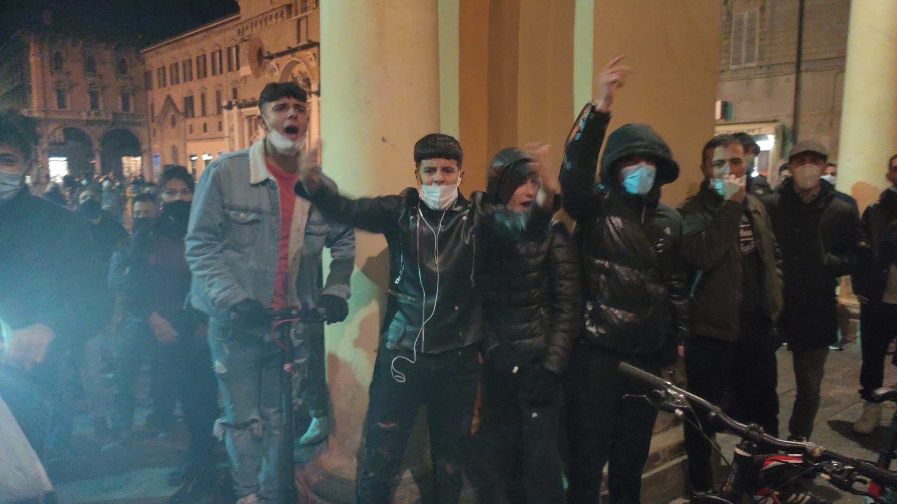 manifestazione dpcm covid reggio emilia tensione (3)