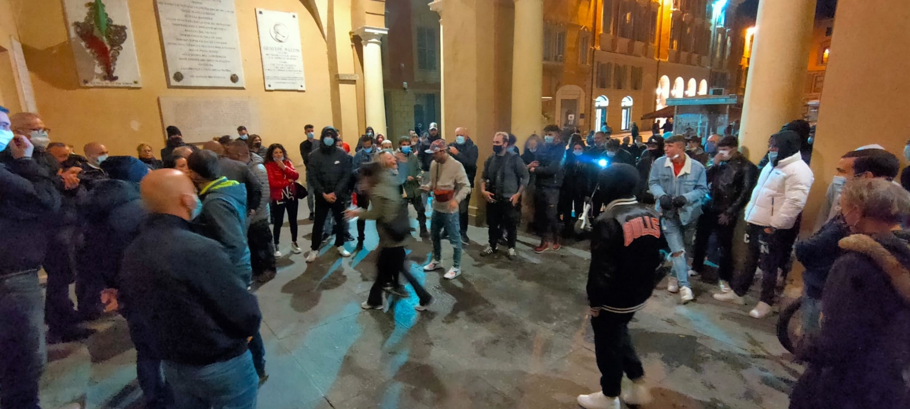 manifestazione tensione comune reggio emilia (1)