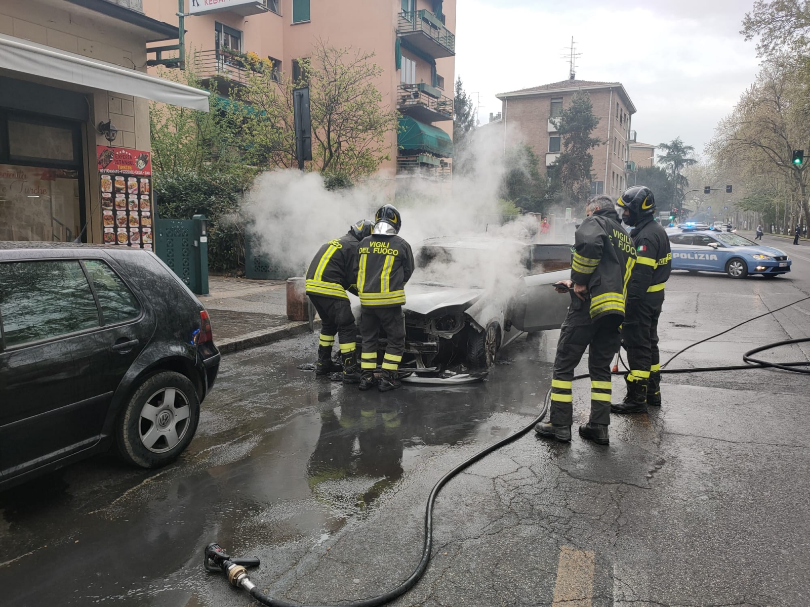 incidente reggio emilia auto incendio onda verde 6 4 (1)