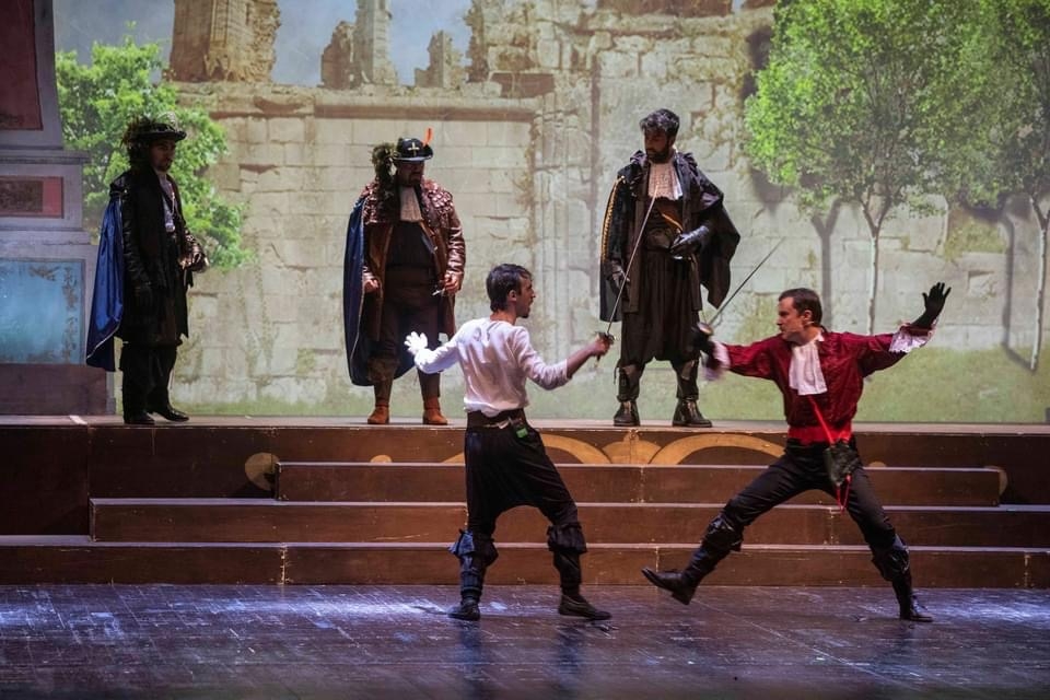 i tre moschettieri teatro ariosto famiglia tirelli per curare onlus 2023 4 (1)