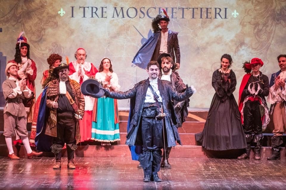 i tre moschettieri teatro ariosto famiglia tirelli per curare onlus 2023 4 (7)