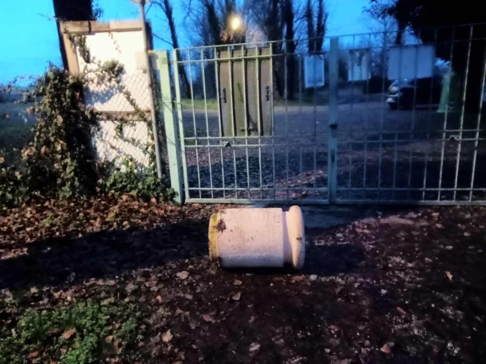 vandali parco enza montecchio 24 2 2023 (1)